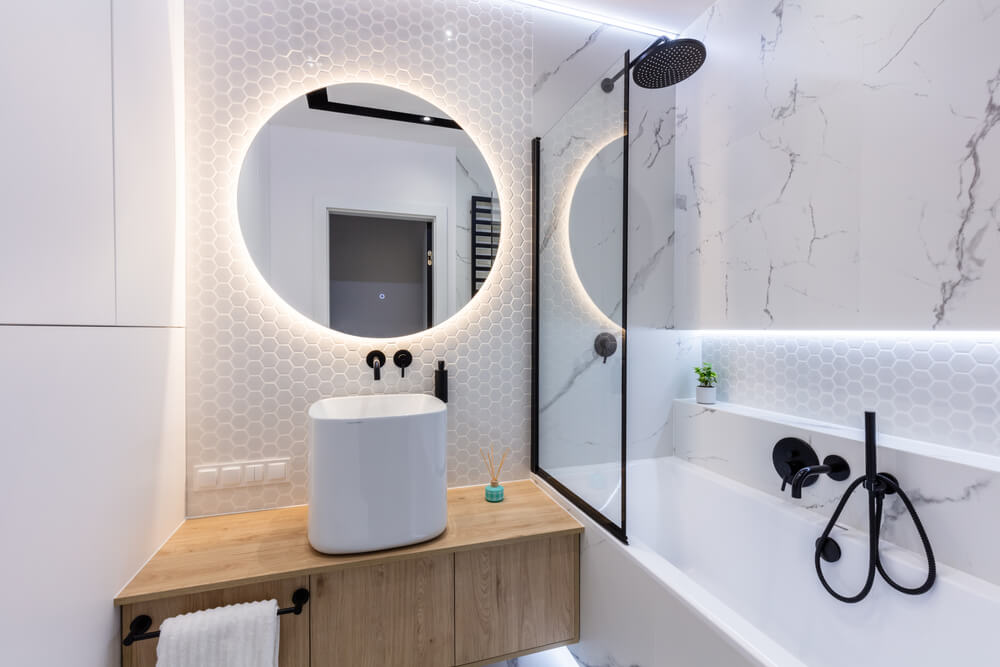 Mała łazienka z wanną – jak zaprojektować?